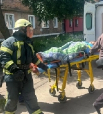 На Волині рятувальники допомогли жінці, яка впала в підвал