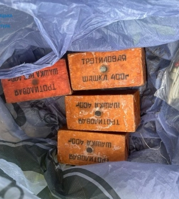Незаконний збут зброї, боєприпасів та вибухівки: повідомлено про підозру жителю Кам’янеччини