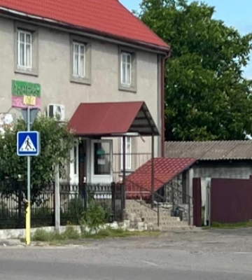 На Волині рятувальники надали допомогу жінці, яка впала у підвал