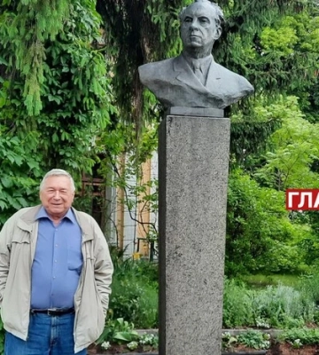 Вони кохали Максима Рильського. Онук поета розповів про романи славетного діда