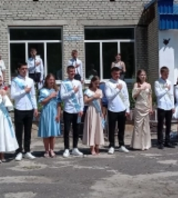 У селі на Волині вручили свідоцтва випускникам