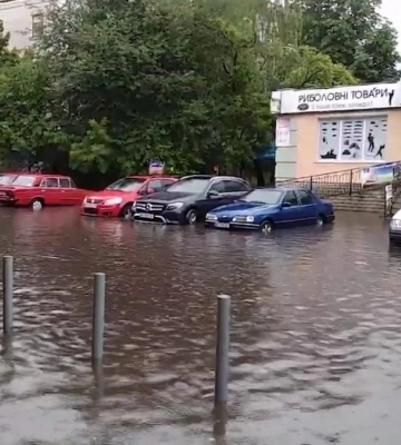 Кінець підтопленням: у Рівному оновлять зливову каналізацію (ФОТО)