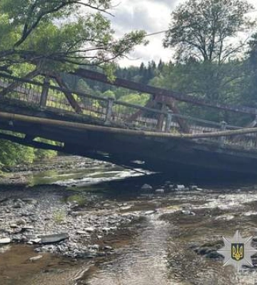 На Закарпатті обвалився транспортний міст
