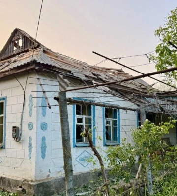 В Запорожье в результате вражеской атаки повреждены дома и авто