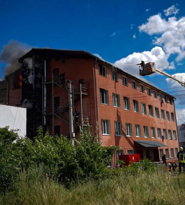 У Львові горить будівля на вулиці Богданівській