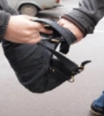 У Південноукраїнську колишній в'язень з Первомайська пограбував перехожого