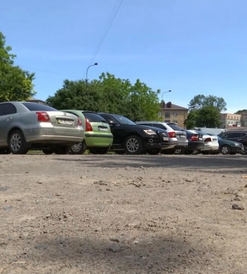 &quot;За все треба платити, ще й за парковки?&quot;: у Рівному запровадять більше автостоянок (ВІДЕО)