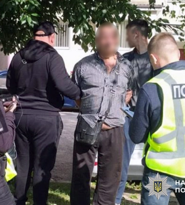 У Кам’янці-Подільському поліцейські затримали збувача зброї та вибухівки