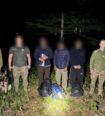 На Закарпатті затримали трьох іноземців, які намагалися нелегально перетнути кордон зі Словаччиною