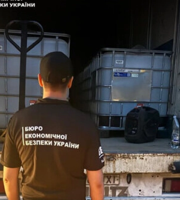 Продавали на столичних ринках. В Києві ліквідували виробництво фальсифікованого алкоголю