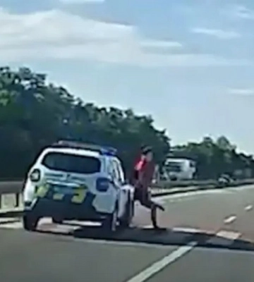 На Львівщині авто патрульної поліції збило неповнолітнього на переході (ВІДЕО)