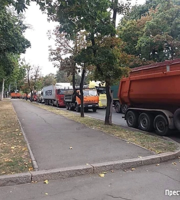 В мерії Миколаєва поскаржились на патрульну поліцію, яка не реагує на рішення виконкому про заборону руху вантажівок в години пік