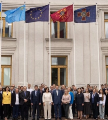 У Києві перед будівлею МЗС України на флагштоку було піднято кримськотатарський прапор