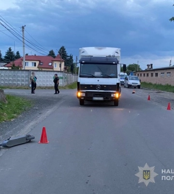 У селі на Волині хлопчик на електросамокаті потрапив під вантажівку, - поліція