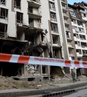 В Киеве уже восстановили 25 жилых домов, значительно поврежденных из-за ударов РФ, еще 7 в работе