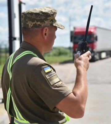 На Львівщині призупинили рух транспортних засобів через пункт пропуску &quot;Угринів&quot;