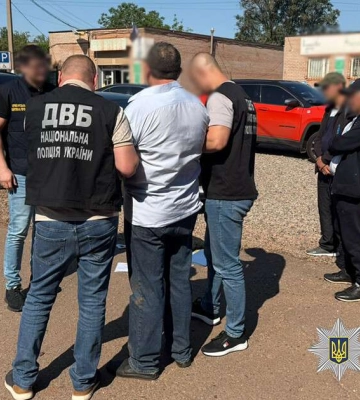 У Харкові затримано ділка, який за гроші організовував права «під ключ»