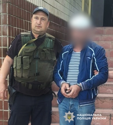 Прискіпався до молодиків та погрожував їм гранатою і ножем - на Одещині затримано дебошира. ФОТО