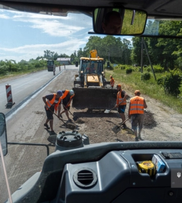 У Чернівецькій області завершують ремонт траси до кордону з Румунією
