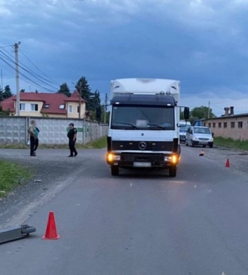 На Волині хлопчик на електросамокаті потрапив під вантажівку