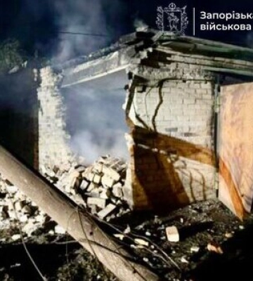 Нічна атака РФ: окупанти завдали щонайменше шість ударів по Запоріжжю, пошкоджено нежитлові будівлі. ФОТОрепортаж