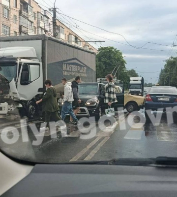 У Луцьку на 40-му – страшна аварія: зіткнулися аж 4 авто 