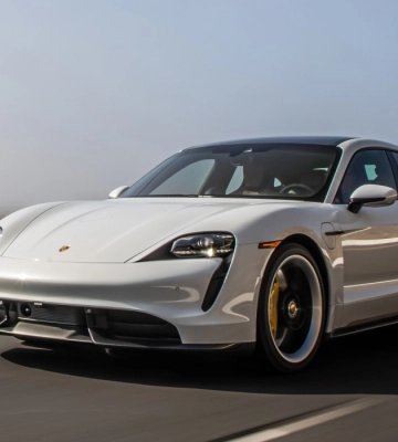 Porsche та Mercedes-Benz: 131 розкішну автівку завезли в Україну цьогоріч