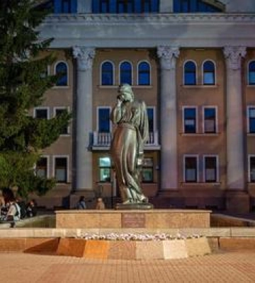 У Полтаві до Дня міста увімкнуть підсвітку біля памятника Марусі Чурай і Успенського собору