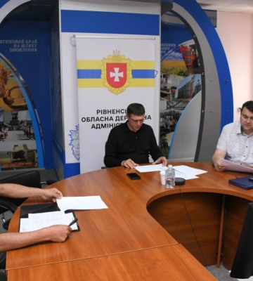Рівненська ОДА передала військовим конфіскований мікроавтобус і мотопомпи
