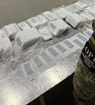 На кордоні з Польщею затримали контрабанду фрез для манікюру на 1,7 млн грн