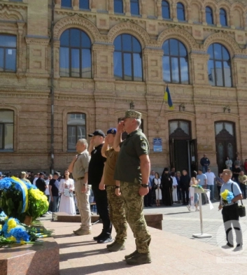 До Дня Конституції України у Кропивницькому вручали нагороди воїнам, учням та діячам (фоторепортаж)