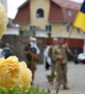 Луцька громада попрощалася із захисником України Миколою Кінахом