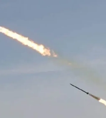 Ворог вдарив ракетами по передмістю Дніпра, є загиблі та поранені