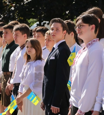 До Дня Конституції України у Кропивницькому вручали нагороди воїнам, учням та діячам (фоторепортаж)