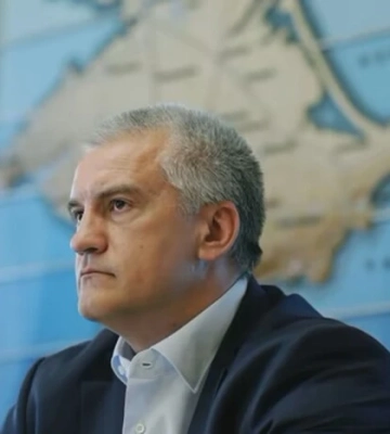 Аксьонов їздить по Сімферополю у супроводі мобільного РЕБу, - &quot;Атеш&quot;