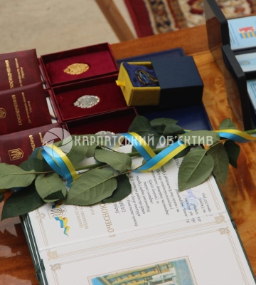 До Дня Конституції України в Ужгороді вручили відзнаки працівникам різних сфер