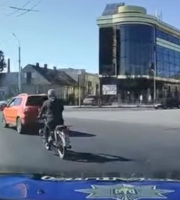У Луцьку п&#039;яний мотоцикліст втікав від поліції між колоною, що супроводжувала загиблого Героя