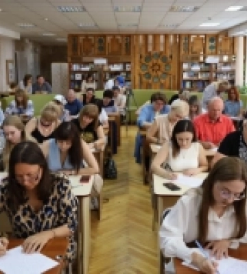 Миколаїв – українське місто: містяни написали диктант до Дня Конституції