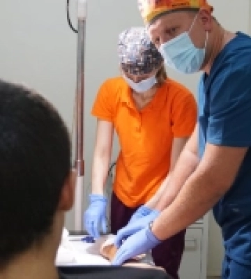 На Закарпатті двох 15-річних хлопців оперували через укуси комах
