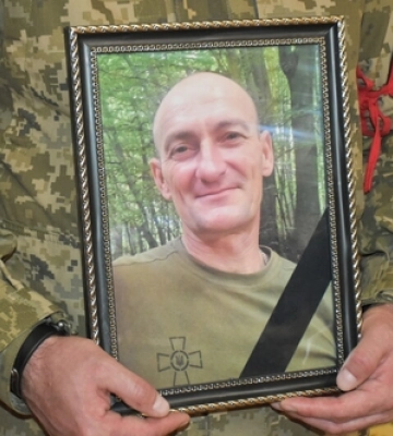 Луцька громада попрощалася із захисником України Миколою Кінахом
