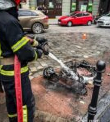У центрі Львова ліквідували займання скутера