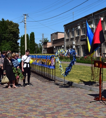Перев&#039;язали стрічками: на Черкащині відкрили Алею Надії, присвячену зниклим безвісти та полоненим військовим