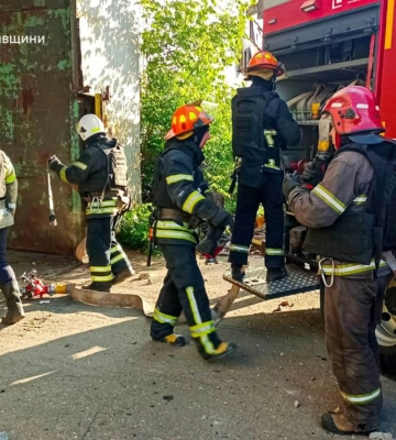Росіяни вдарили ракетою по підприємству в Чугуєві (фото, доповнено інформацією ДСНС)