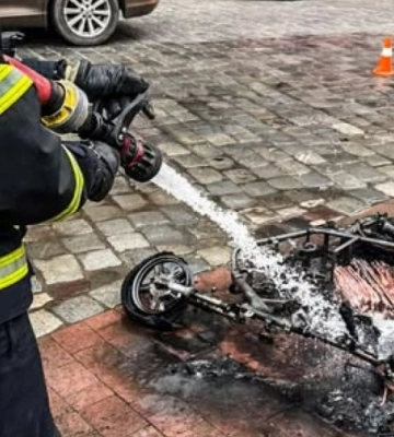 У центрі Львова ліквідували займання скутера