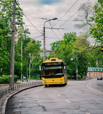 У центрі Києва 28 червня буде тимчасово обмежено рух і паркування автівок