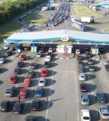 На пункті пропуску &quot;Устилуг&quot; на Волині — черги легкових автомобілів