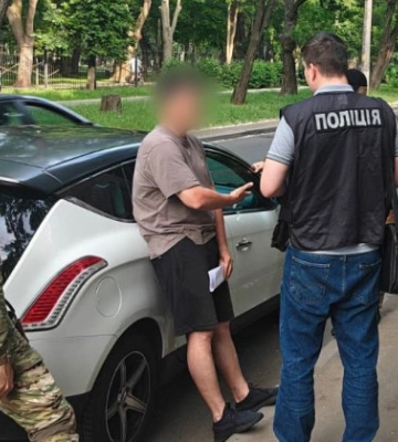 В Одесі затримали чоловіка, який за 40 тис грн хотів купити секретні військові розробки