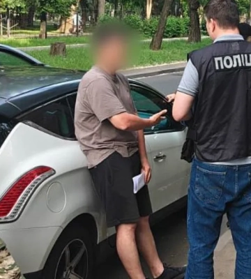 В Одесі затримали чоловіка, який за 40 тис грн хотів купити секретні військові розробки