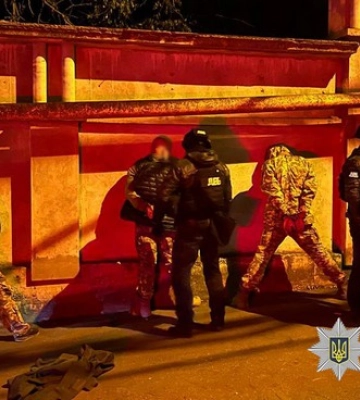 В Одесі винесли вирок чоловікам, які під виглядом поліцейських і ТЦК вимагали гроші