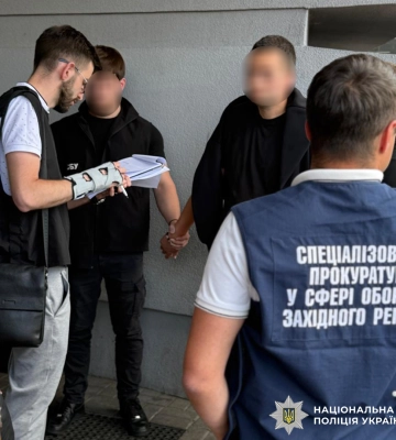На Львівщині затримали зловмисника, який взявся переправити ухилянта до Румунії. ФОТО